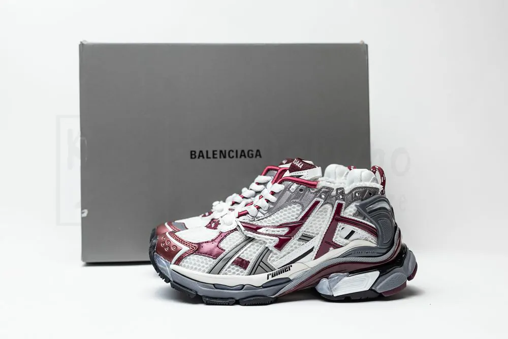Ba*len*cia*ga runner burgundy