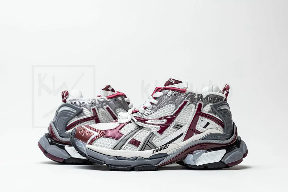 Ba*len*cia*ga runner burgundy