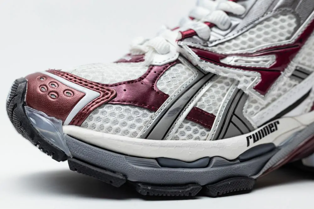 Ba*len*cia*ga runner burgundy