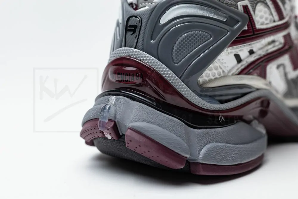 Ba*len*cia*ga runner burgundy