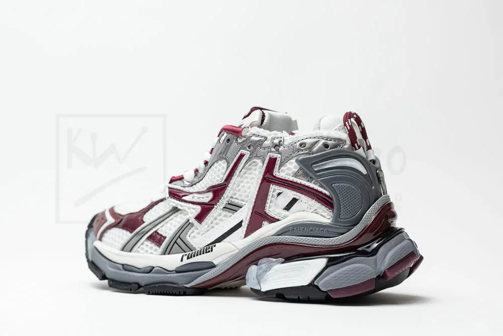 Ba*len*cia*ga runner burgundy