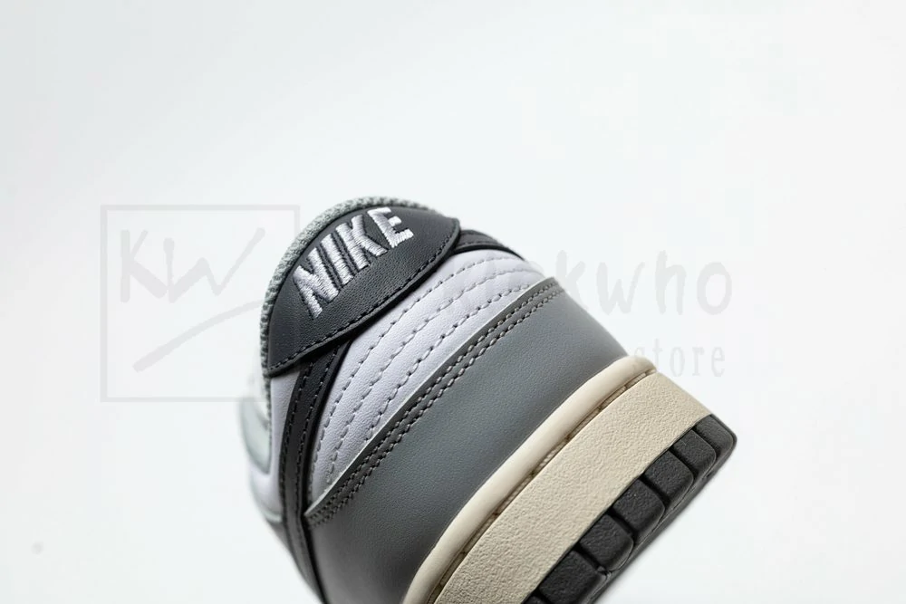 godkiller wmns dunk low