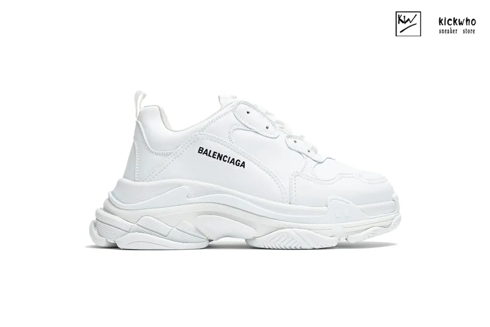 Ba*len*cia*ga triple s sneaker in leather white