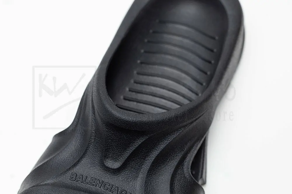 Ba*len*cia*ga mold slide sandal black