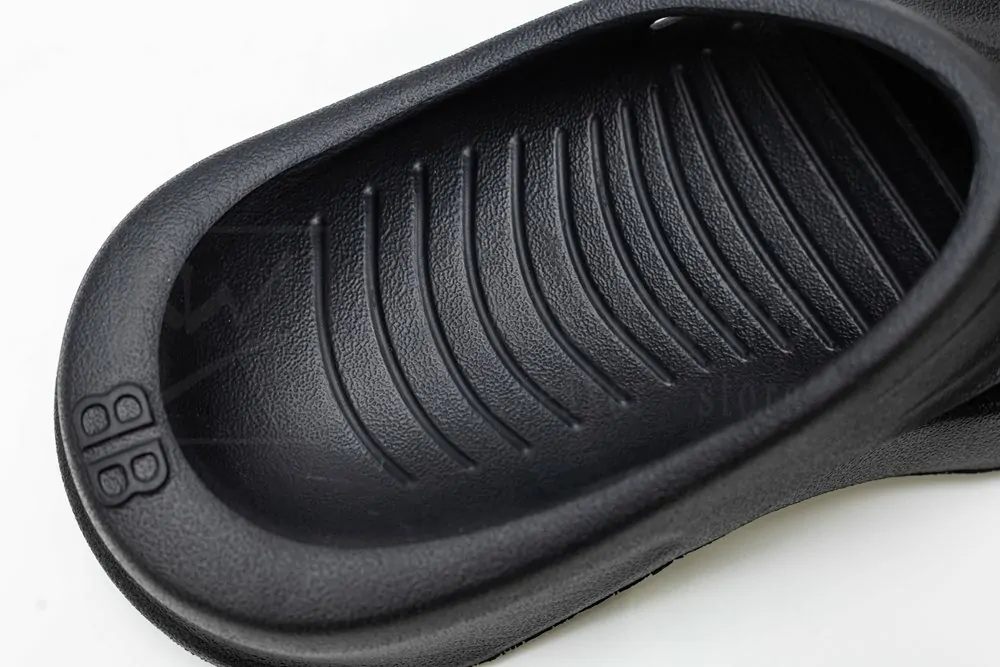 Ba*len*cia*ga mold slide sandal black