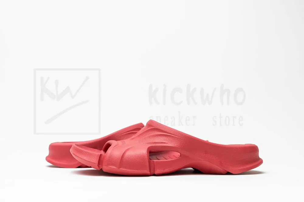 Ba*len*cia*ga mold slide sandal red
