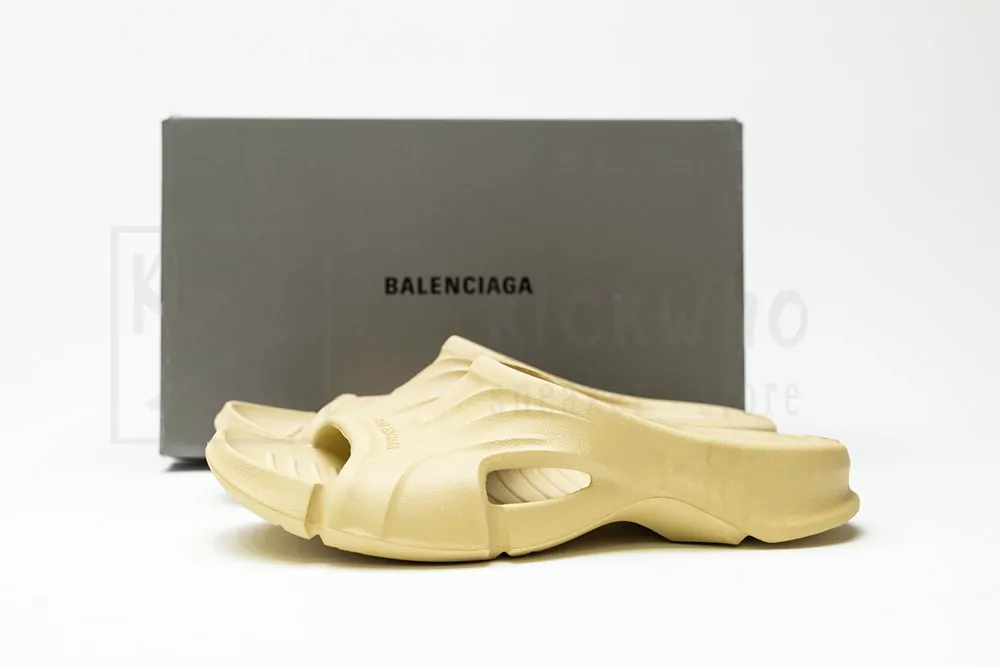 Ba*len*cia*ga mold slide sandal beige