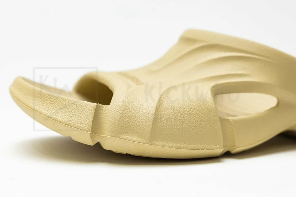Ba*len*cia*ga mold slide sandal beige
