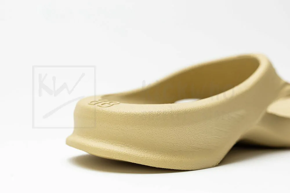 Ba*len*cia*ga mold slide sandal beige