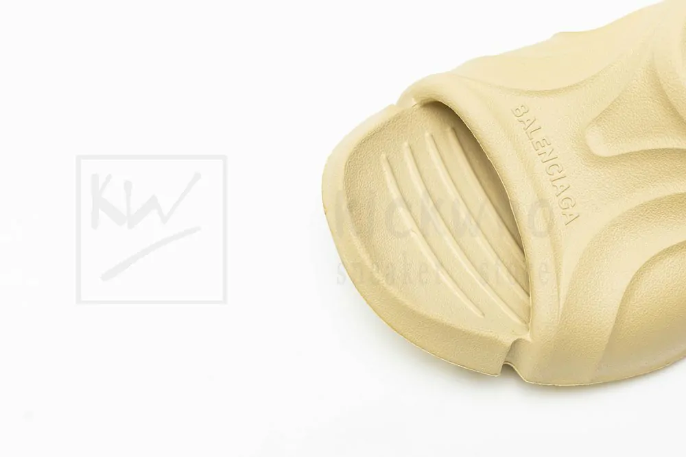 Ba*len*cia*ga mold slide sandal beige