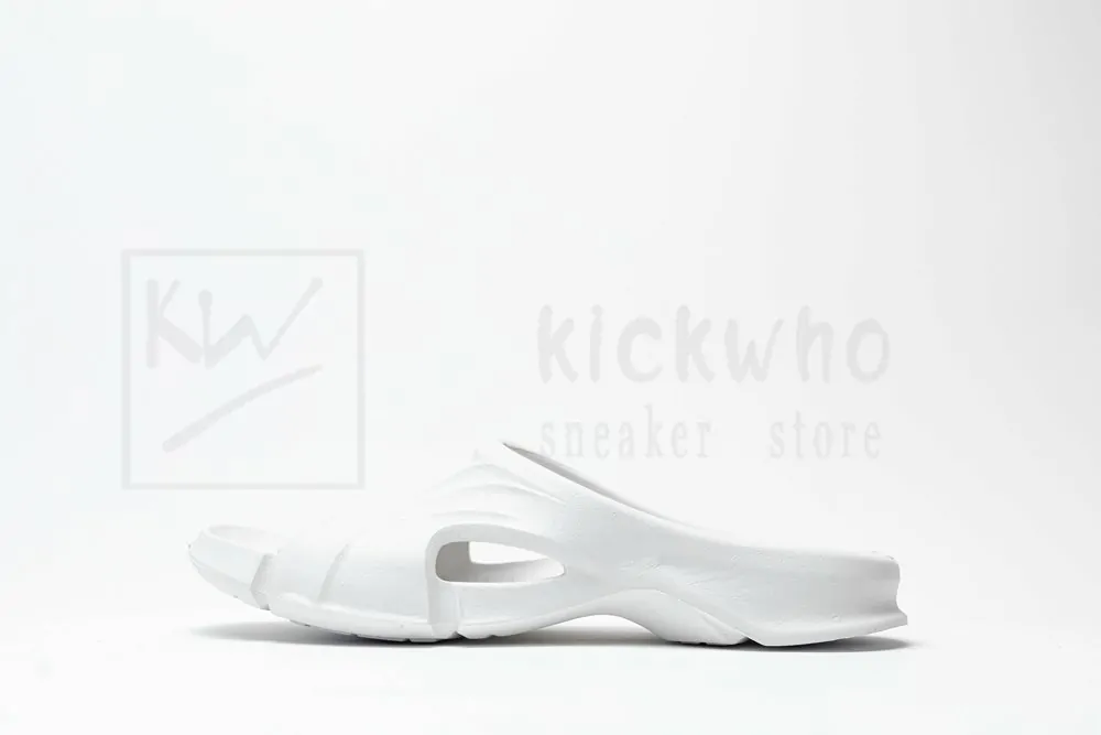 Ba*len*cia*ga mold slide sandal all white