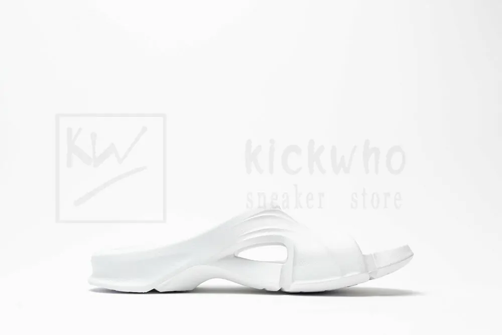 Ba*len*cia*ga mold slide sandal all white
