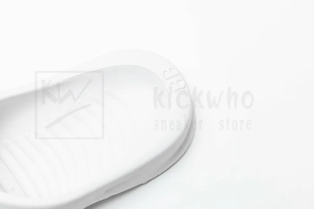 Ba*len*cia*ga mold slide sandal all white
