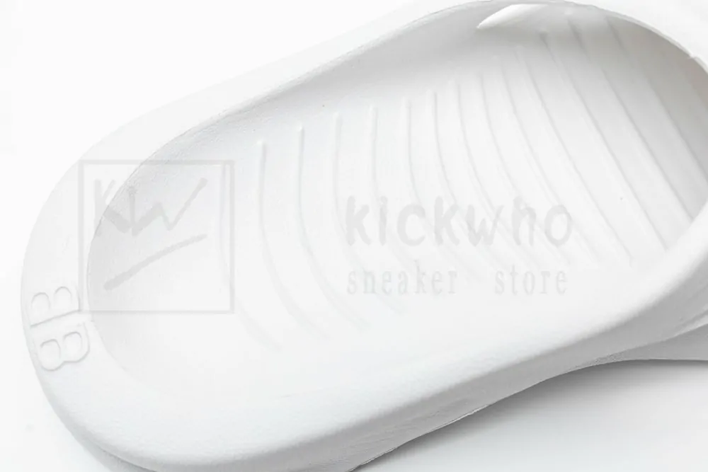 Ba*len*cia*ga mold slide sandal all white