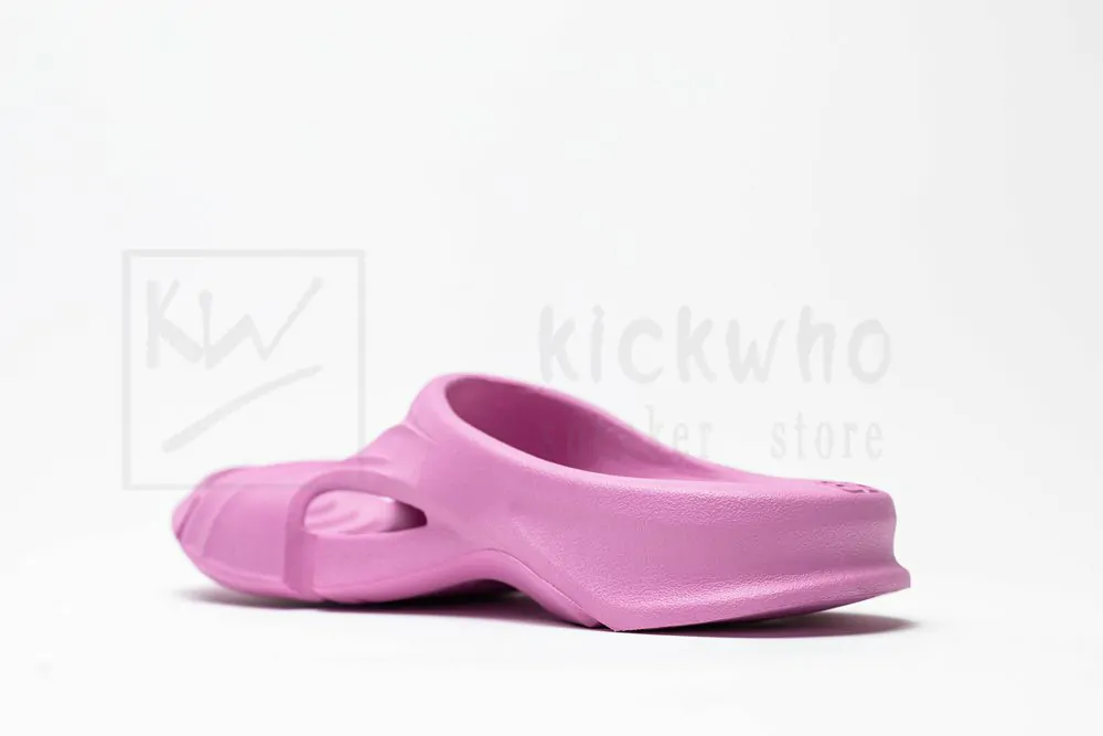 Ba*len*cia*ga mold slide sandal pink