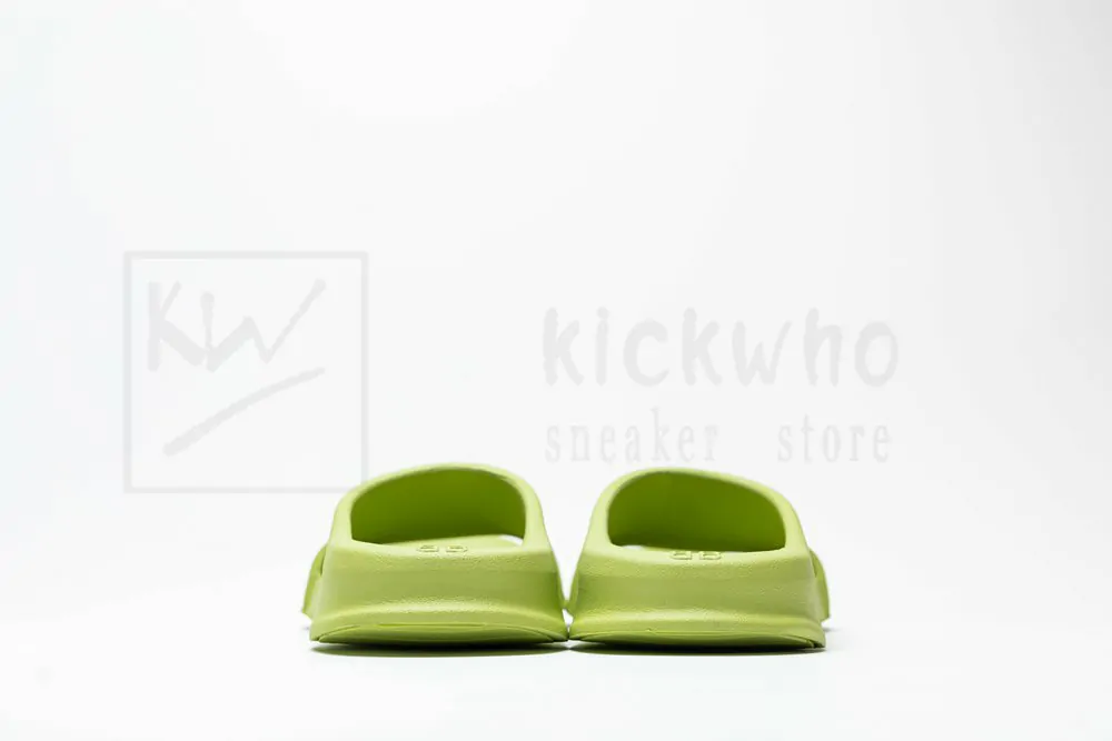 Ba*len*cia*ga mold slide sandal matcha green
