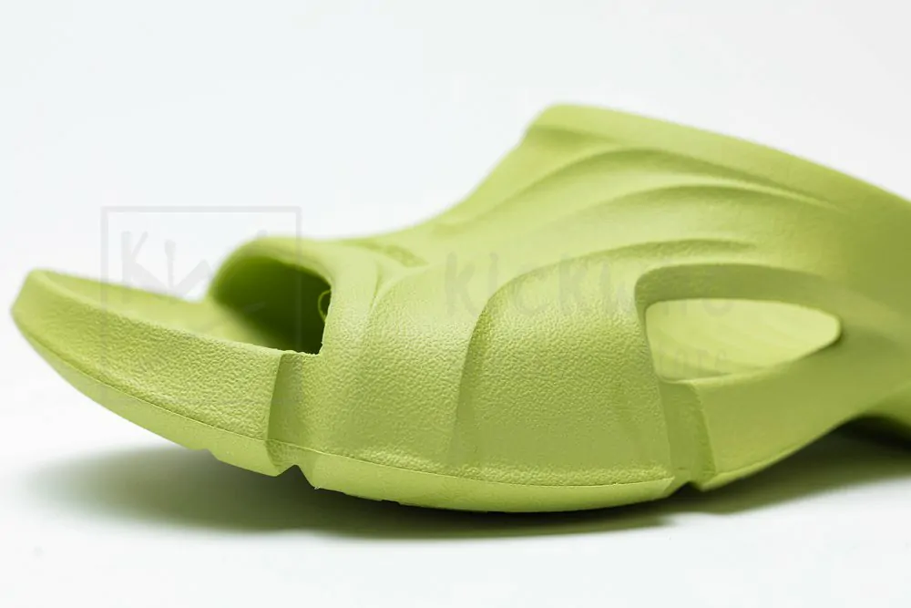 Ba*len*cia*ga mold slide sandal matcha green