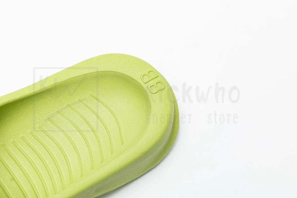 Ba*len*cia*ga mold slide sandal matcha green