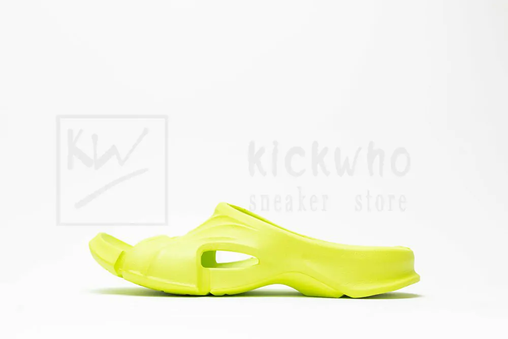Ba*len*cia*ga mold slide sandal fluorescent green