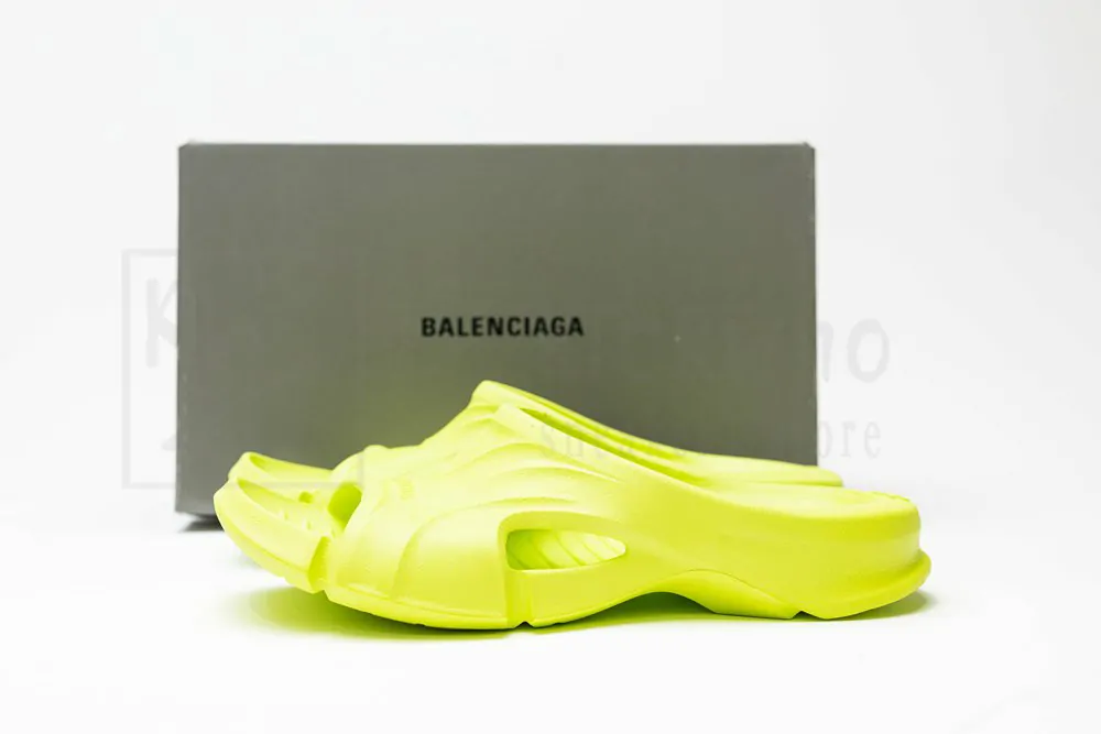 Ba*len*cia*ga mold slide sandal fluorescent green