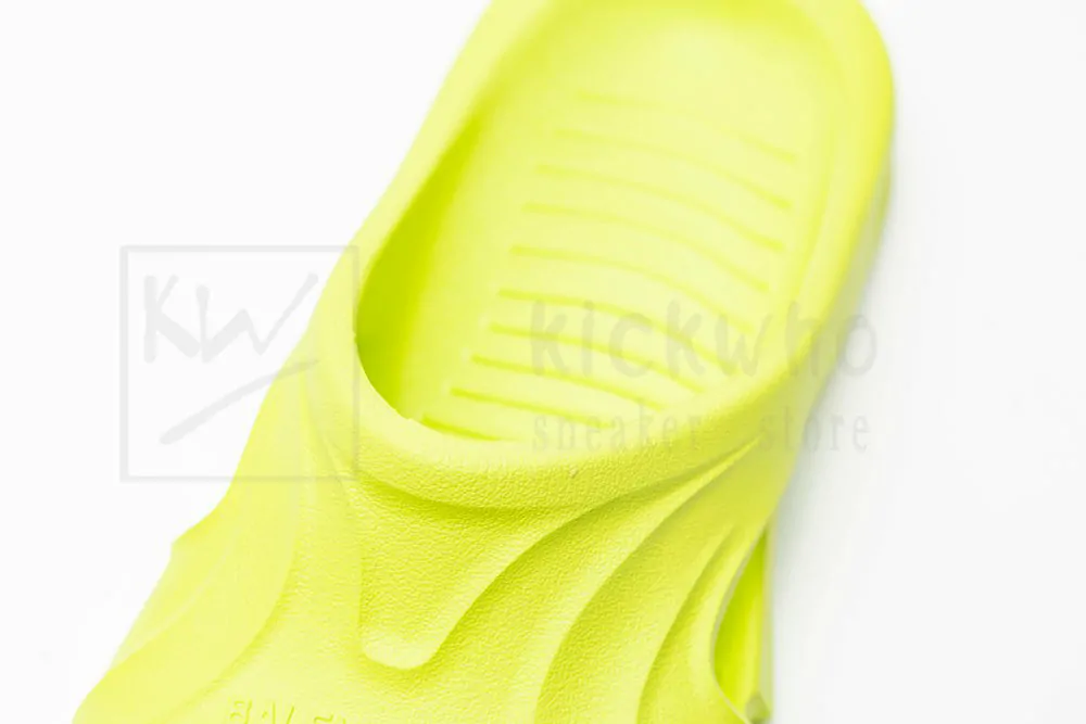 Ba*len*cia*ga mold slide sandal fluorescent green