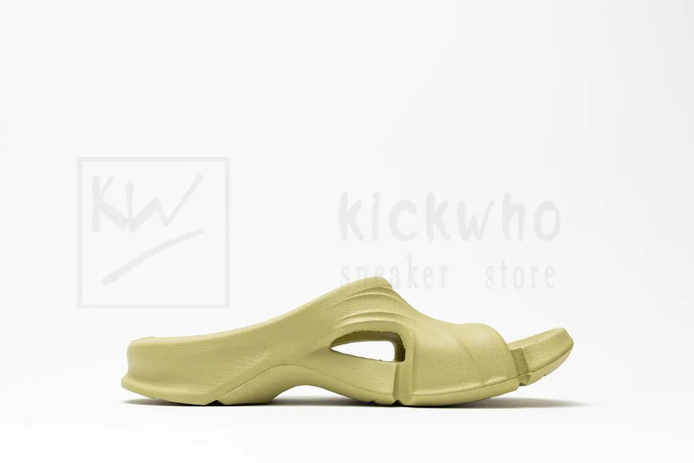 Ba*len*cia*ga mold slide sandal avocado