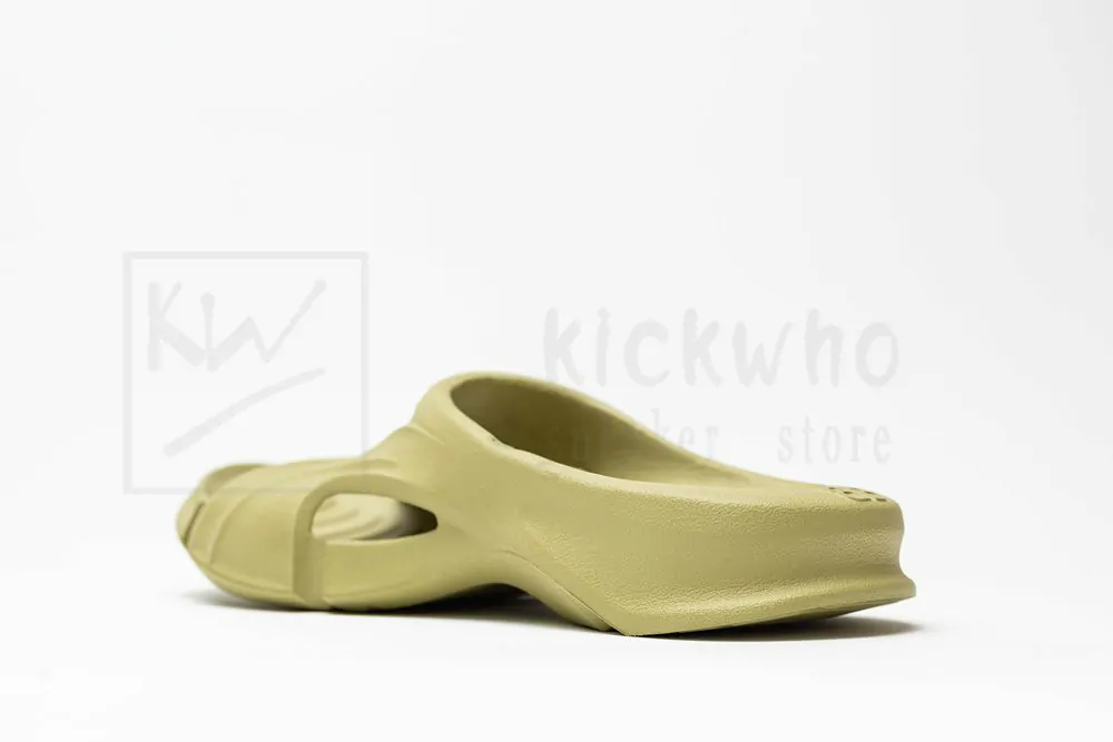 Ba*len*cia*ga mold slide sandal avocado