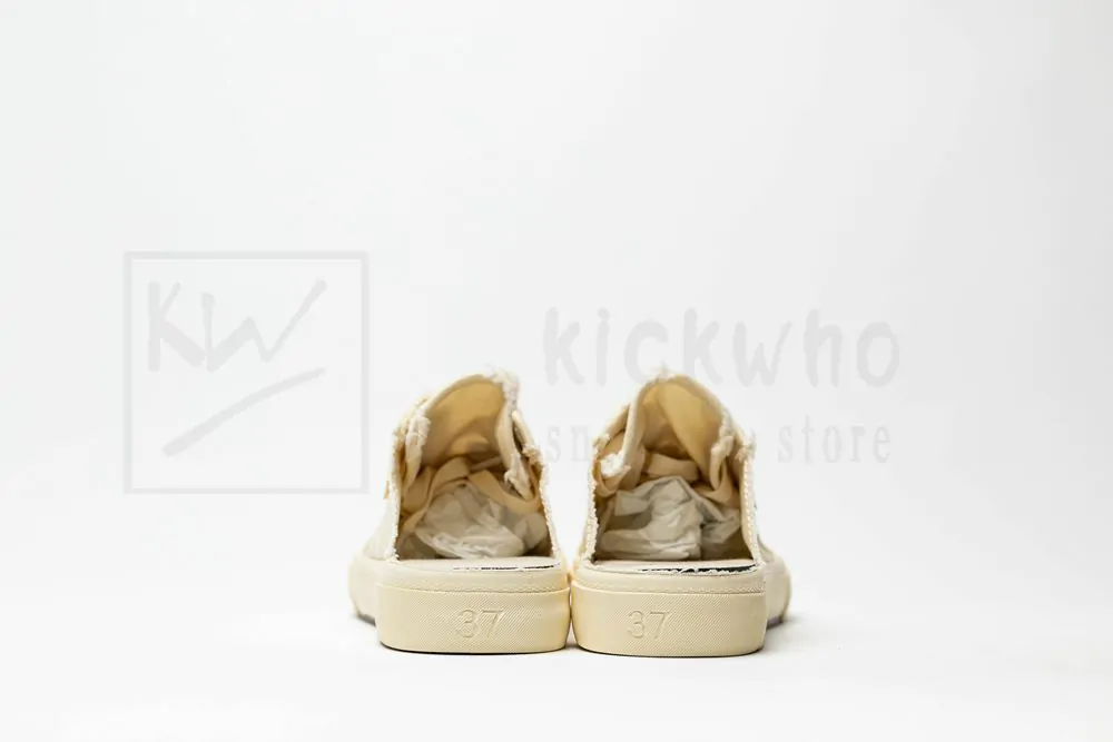 Ba*len*cia*ga paris sneaker mule in white