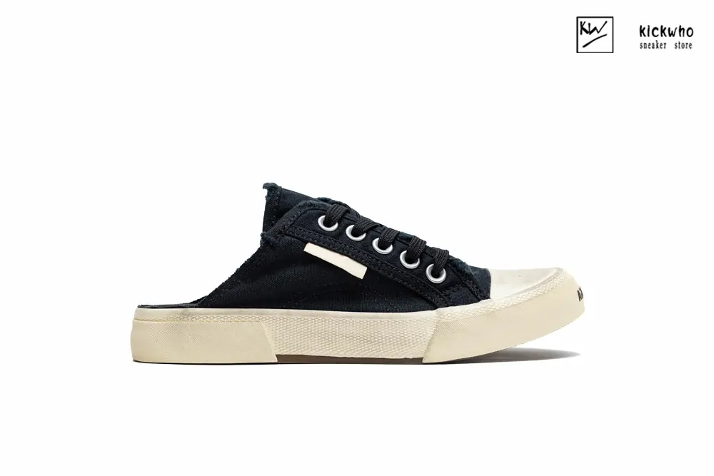 Ba*len*cia*ga paris sneaker mule in black