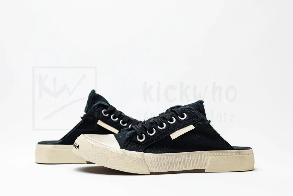Ba*len*cia*ga paris sneaker mule in black