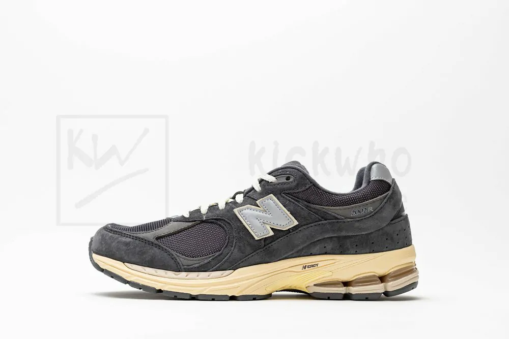 new balance 2002r