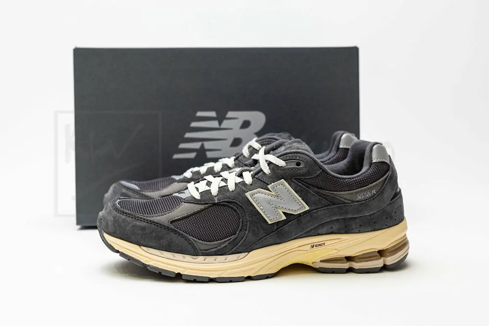 new balance 2002r