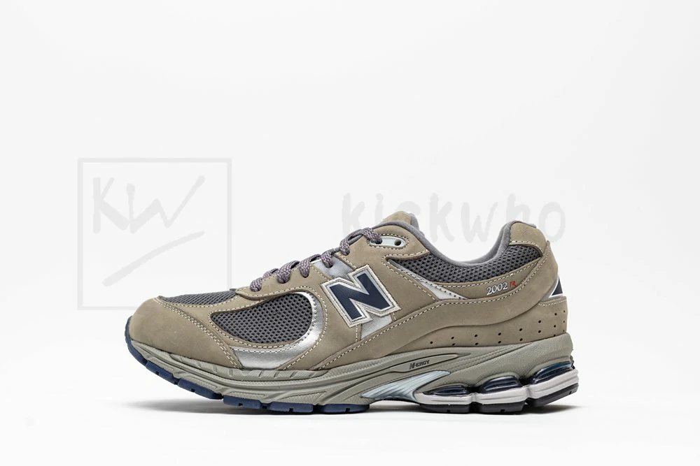 new balance 2002r og