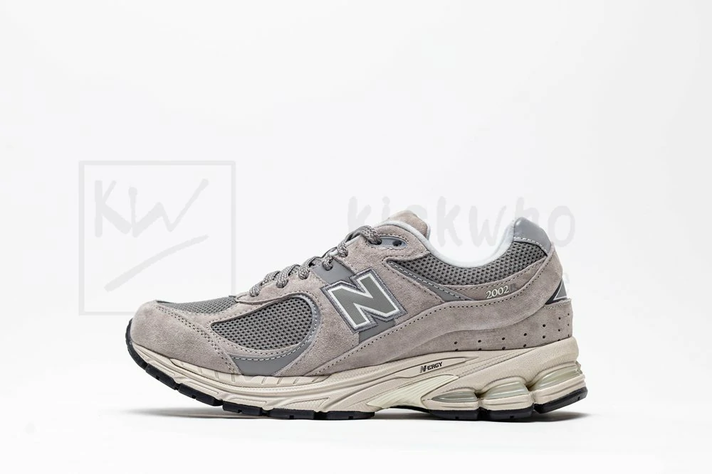 new balance 2002r