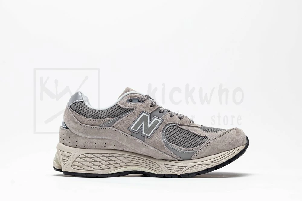 new balance 2002r