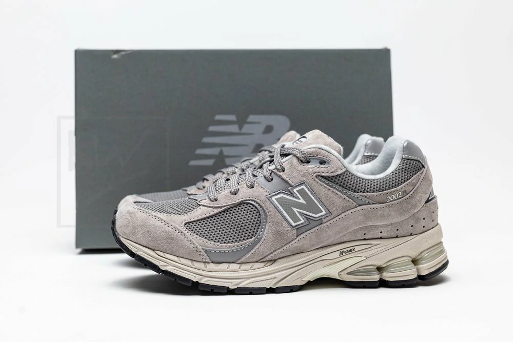 new balance 2002r