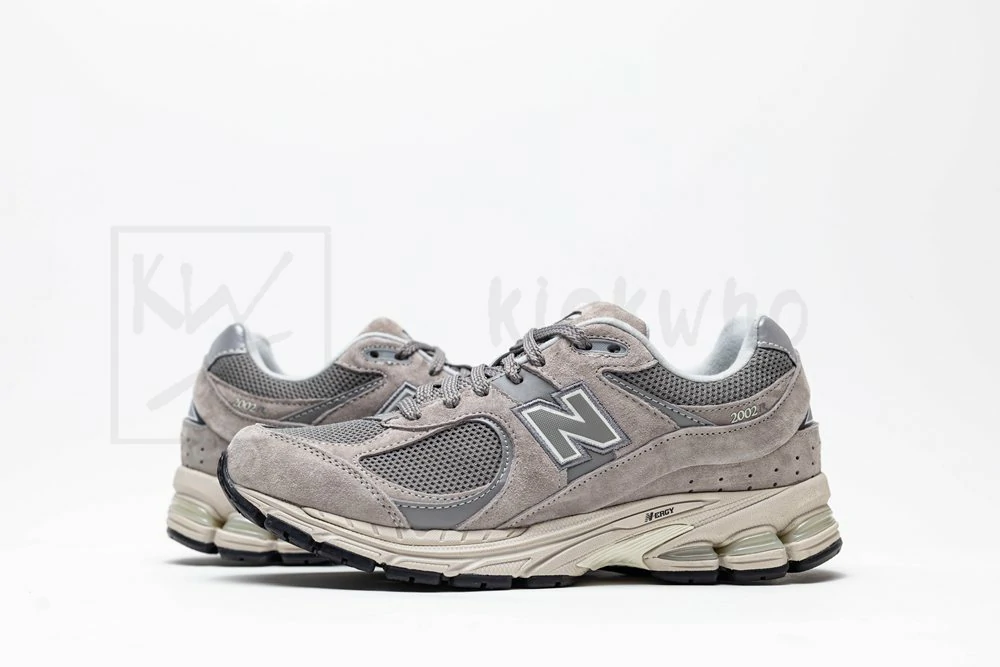 new balance 2002r