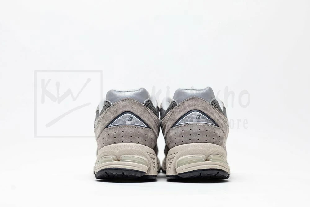 new balance 2002r