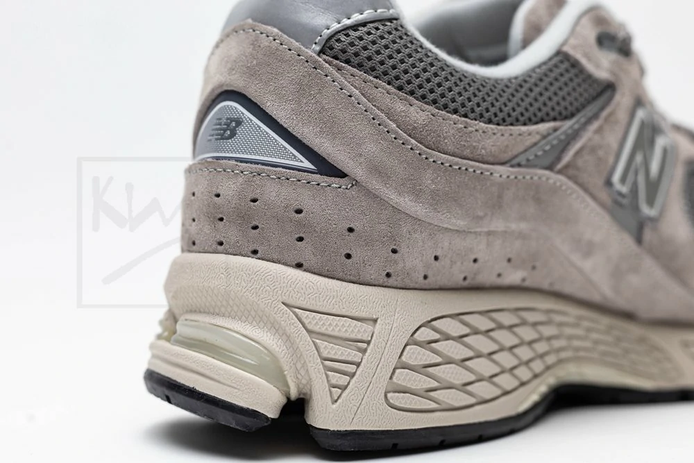 new balance 2002r