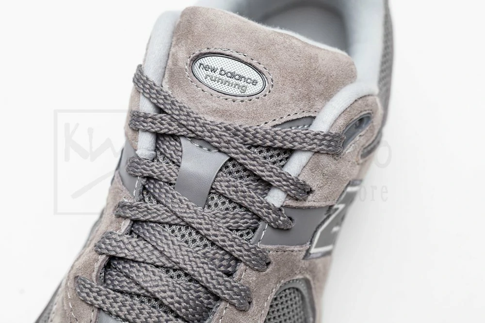 new balance 2002r