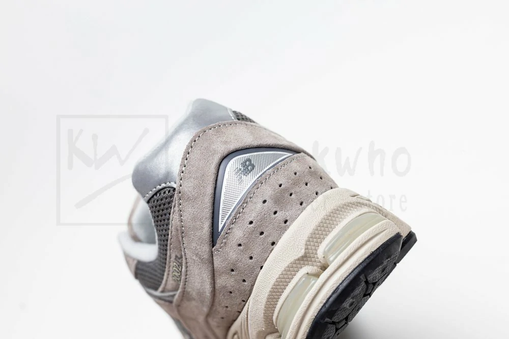 new balance 2002r