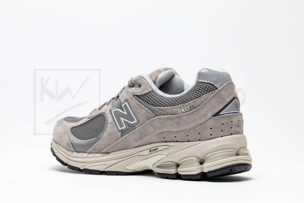 new balance 2002r