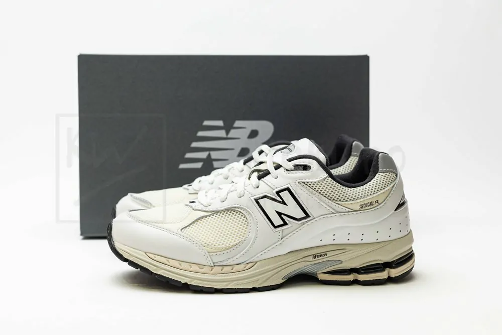 new balance 2002r