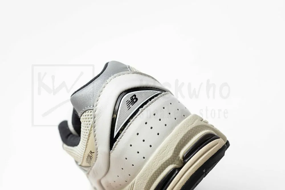 new balance 2002r