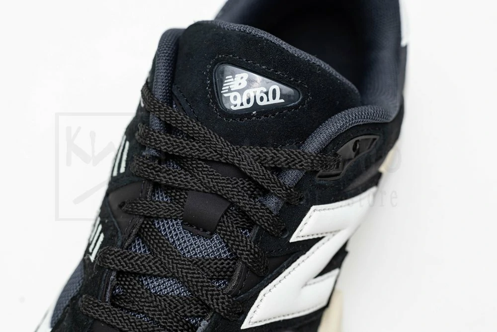 9060 black white