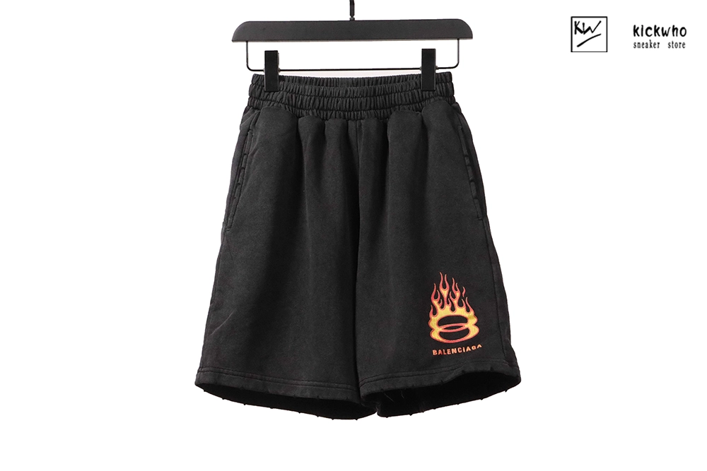 Ba*len*cia*ga flame logo shorts black