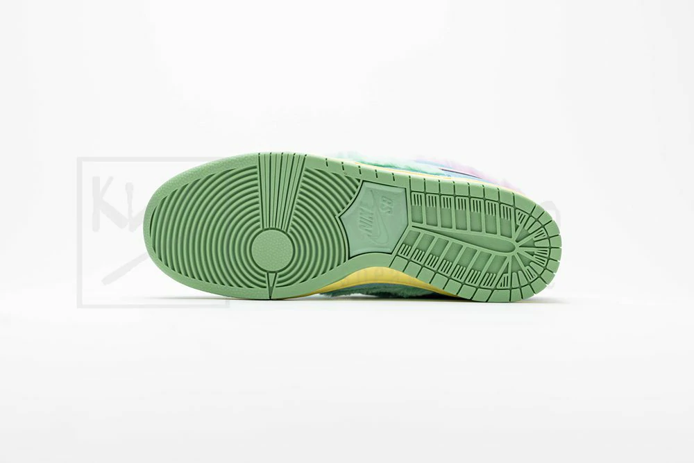 verdy x dunk low sb