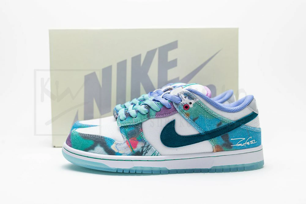 futura laboratories x dunk low sb