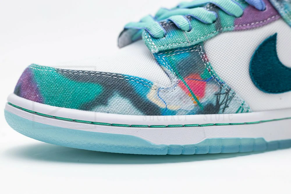 futura laboratories x dunk low sb