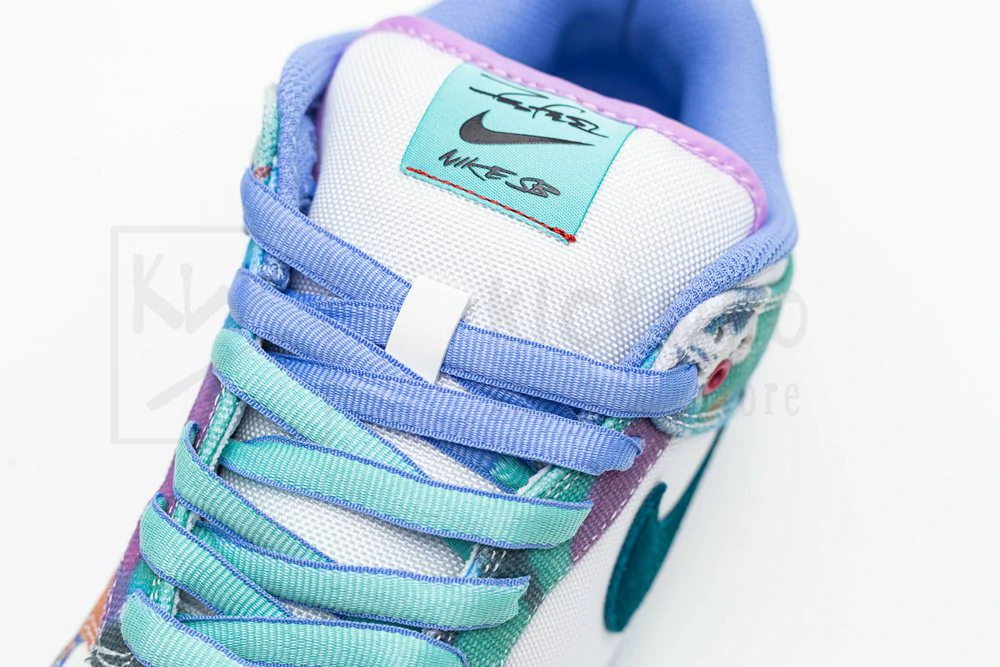 futura laboratories x dunk low sb